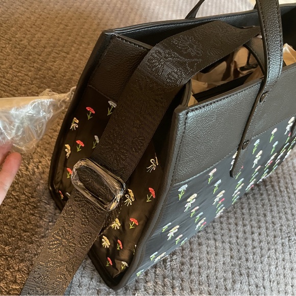 Betsey Johnson NWT Black Floral Tote Bag with Shoulder Strap Laptop Bag Purse - Picture 5 of 8